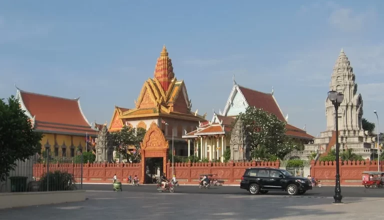 10. Wat Ounalom